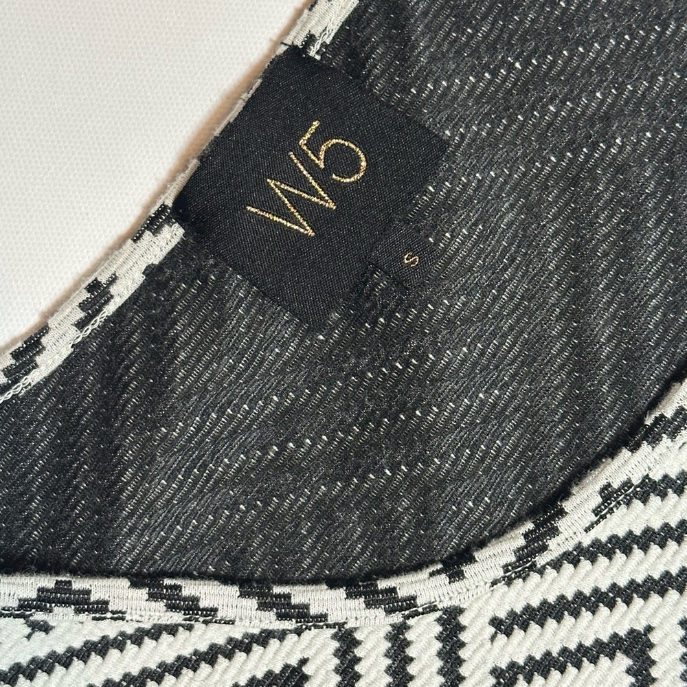 W5 Monochrome Geometric Knit Top